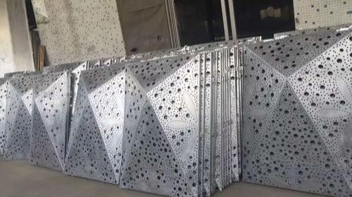 建造工廠為什么要選擇國(guó)昆鋁鋼板